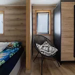 Villa Na Wodzie Fm - Czarna Perla Mragowo