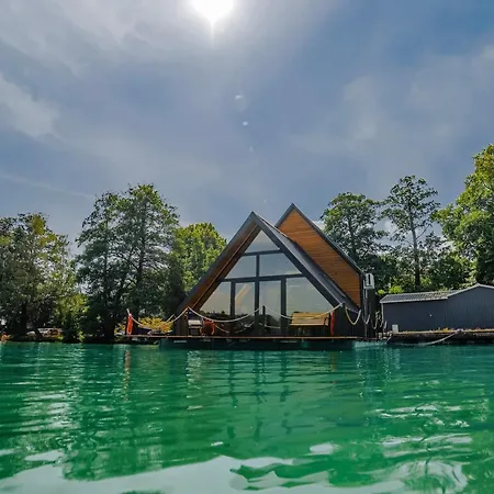 Na Wodzie Fm - Czarna Perla Villa Mrągowo