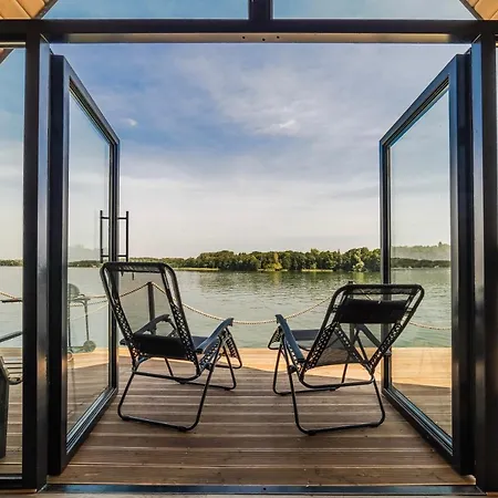 Villa Na Wodzie Fm - Czarna Perla