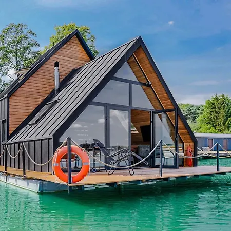 Villa Na Wodzie Fm - Czarna Perla *