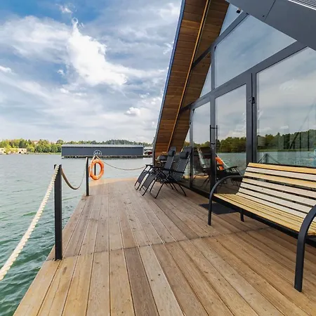 Villa Na Wodzie Fm - Czarna Perla *