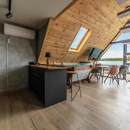 Na Wodzie Fm - Czarna Perla Villa